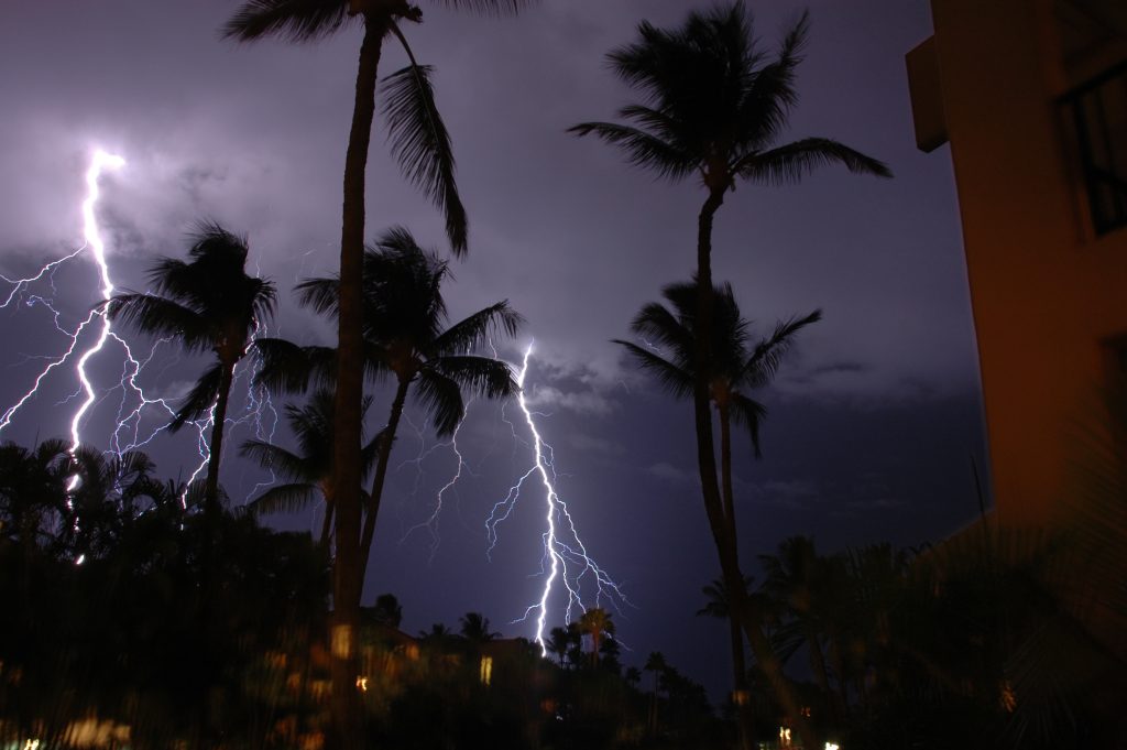 ap-16-mauitropicalstorm