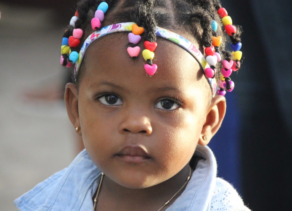 phinney-best-people-photo-treasure-beach-jamaica-girl-beach